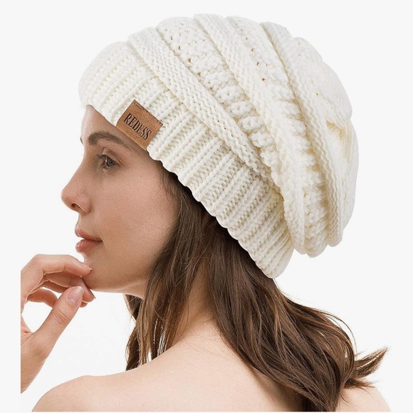 Accessories - 💛🦢5 FOR $10!!! 🦢💛 Women's Cream Knit Beanie